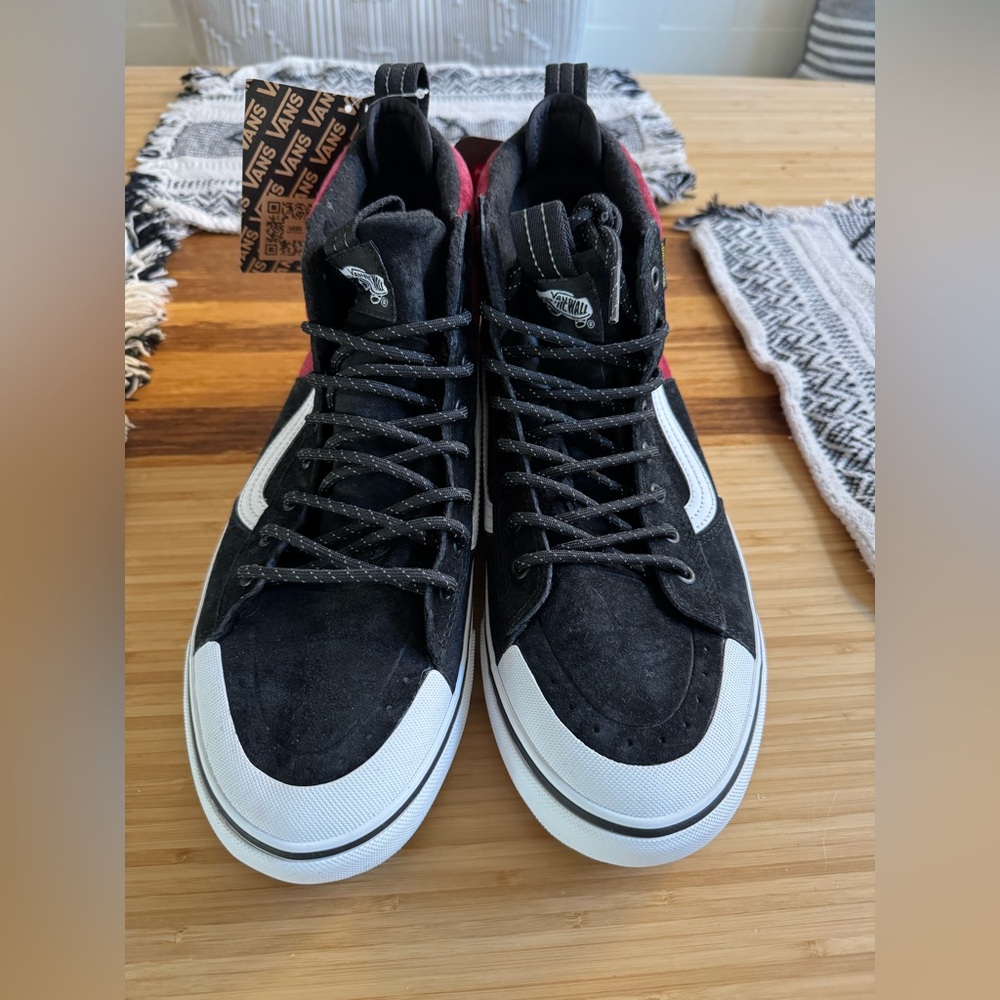 Brand NEW, Never worn - Vans Sk8-hi MTE Sk8-Hi Waterproof Insulated Hydroguard
